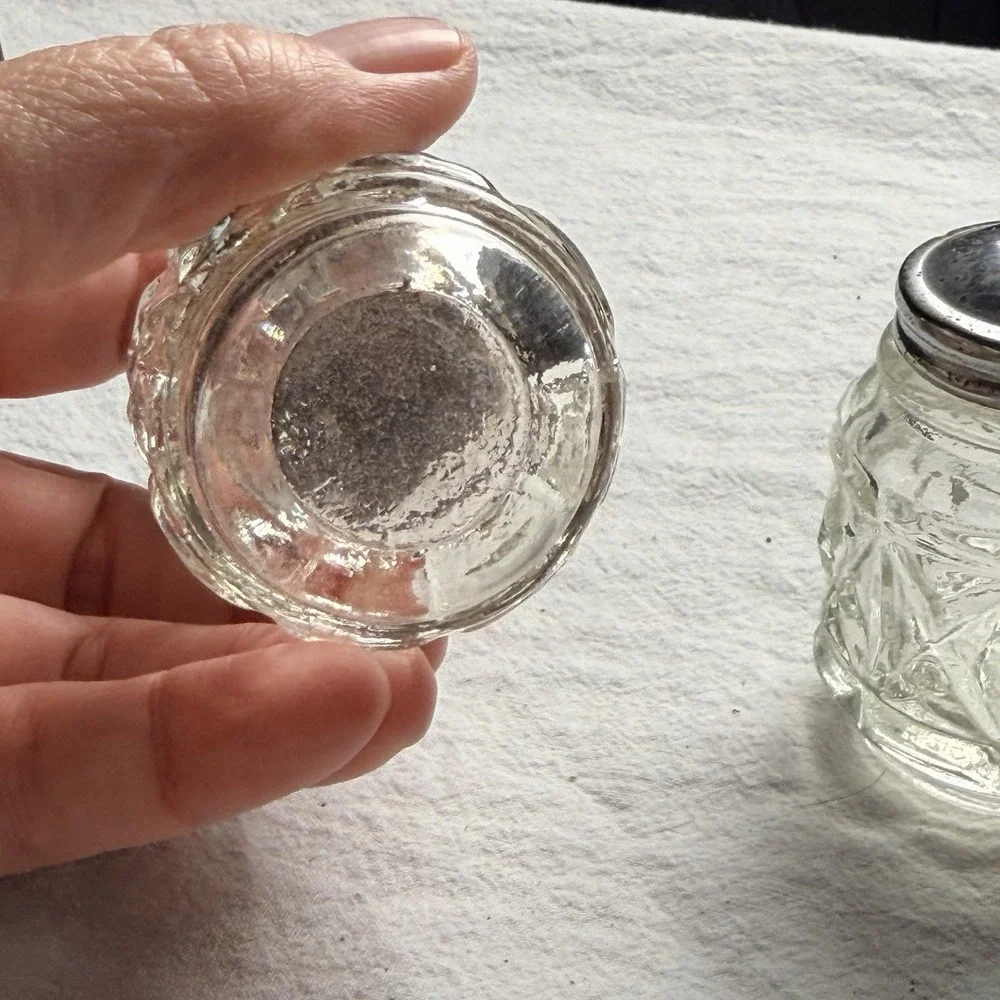 Vintage Pressed Glass Salt & Pepper Set - VGC - ELEGANT LOOK - BEAUTIFUL GLASS